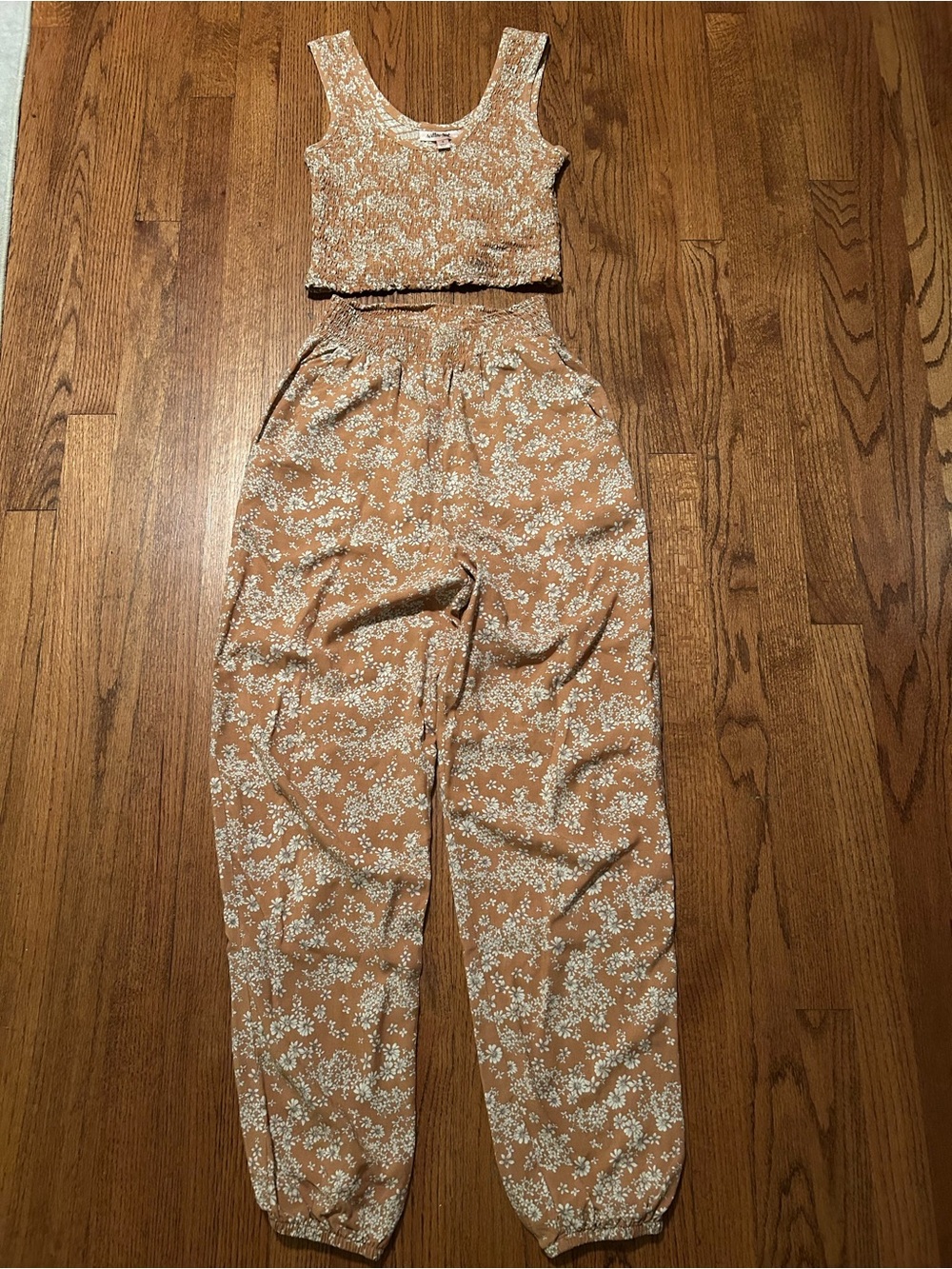 Willow + Root Tan Floral Crop Tank and Jogger Set size small